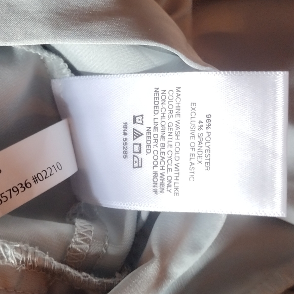 Express light sage green blouse with peephole back! - Picture 3 of 12